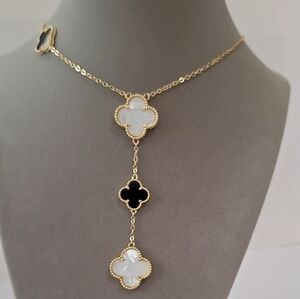 Black onyx and mother of pearl four leafs flowers necklace